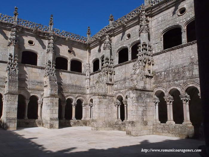 CLAUSTRO DE LOS OBISPOS